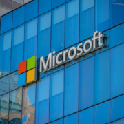 Microsoft Logo auf Gebäude
